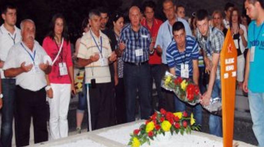 Boşnak gen&ccedil;ler efsanevi futbolcu Biyedi&ccedil;&rsquo;i unutmadı