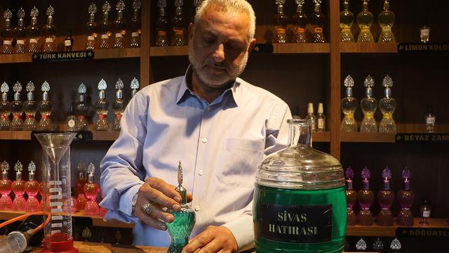 Karısı istedi, Sivas kokan kolonya üretti! Turistler şimdi onu almak için geliyor