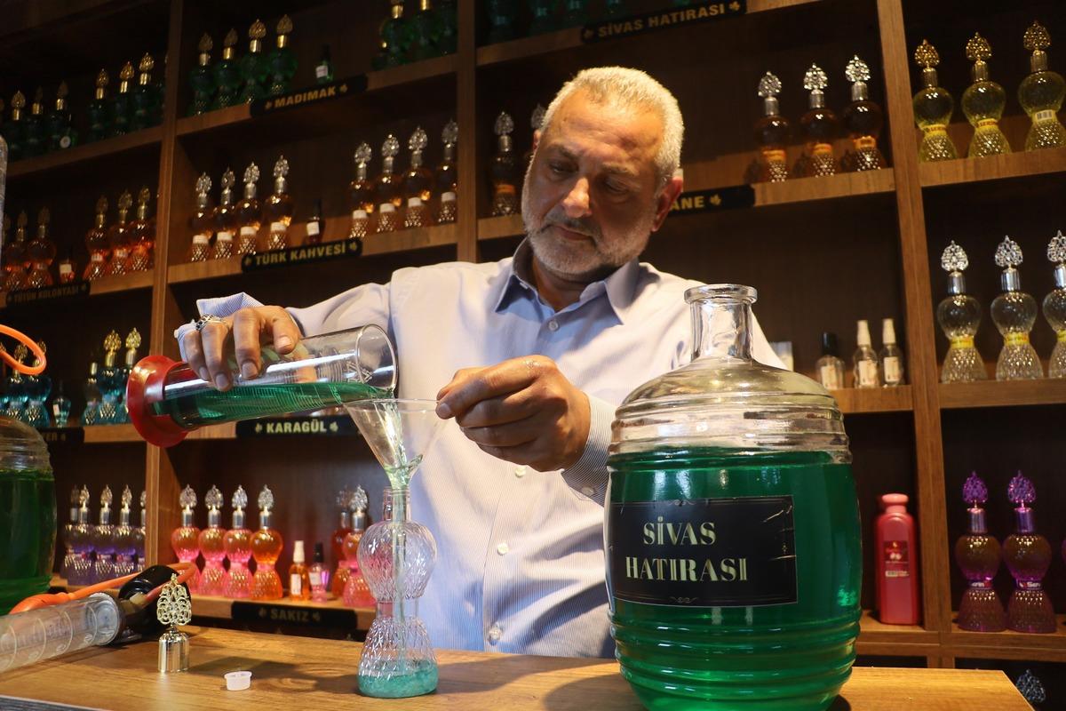 Karısı istedi, Sivas kokan kolonya üretti! Turistler şimdi onu almak için geliyor 1