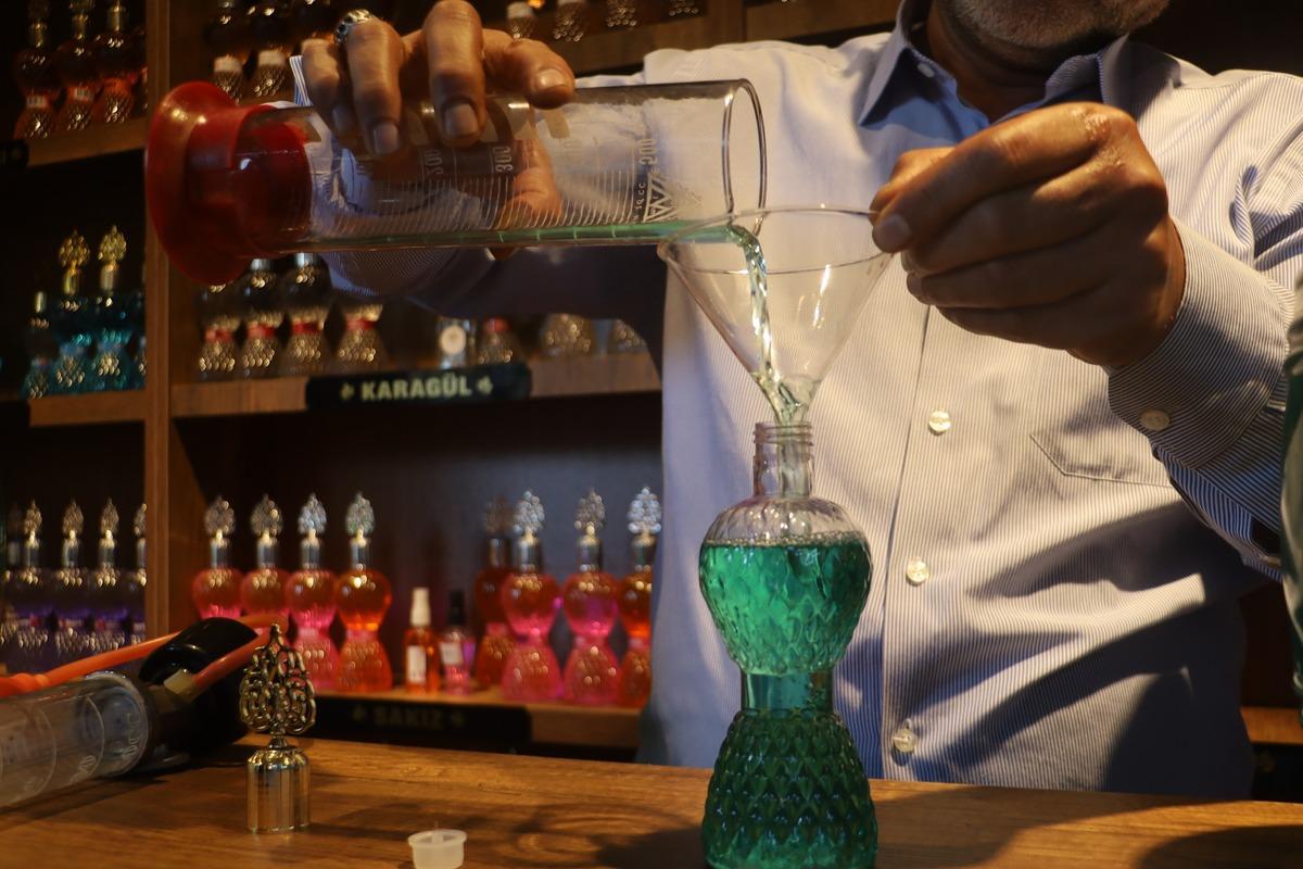 Karısı istedi, Sivas kokan kolonya üretti! Turistler şimdi onu almak için geliyor 2