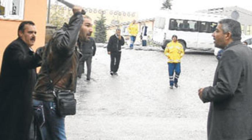 &Ccedil;aresizlik depremzedeyi &ccedil;ıldırttı