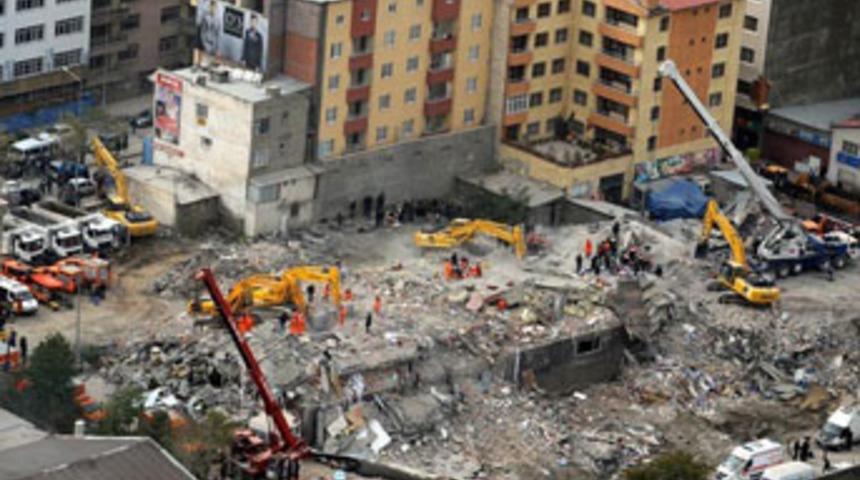 Altın i&ccedil;in cesedin kolunu kestiler!