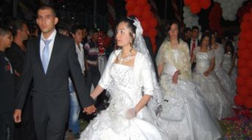 MHP lideri Bah&ccedil;eli nikah şahidi oldu