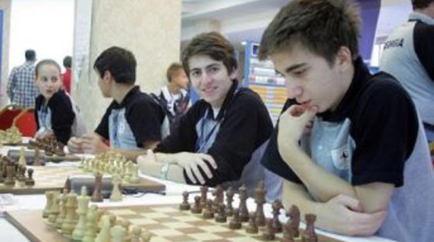 Satran&ccedil; Olimpiyatı&rsquo;nda 3 tur geride kaldı