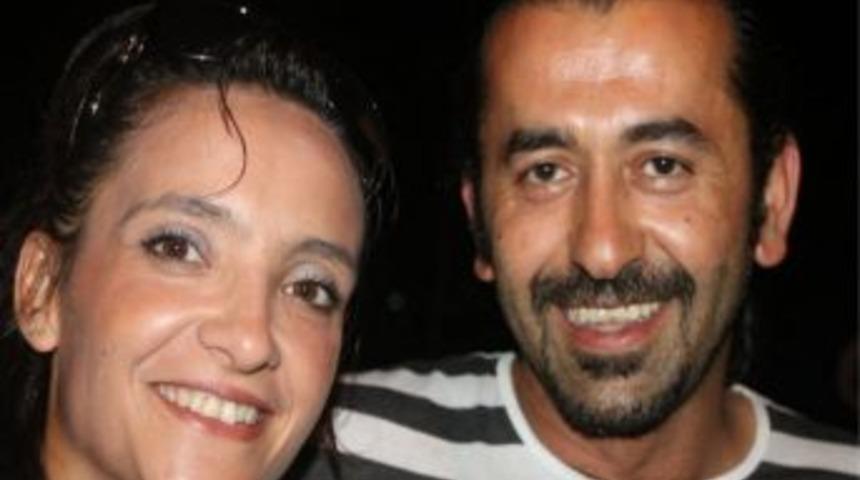 Siyaseti bırakıp &ouml;z&uuml;rl&uuml;lere destek vermek i&ccedil;in eşiyle birlikte dernek kurdu