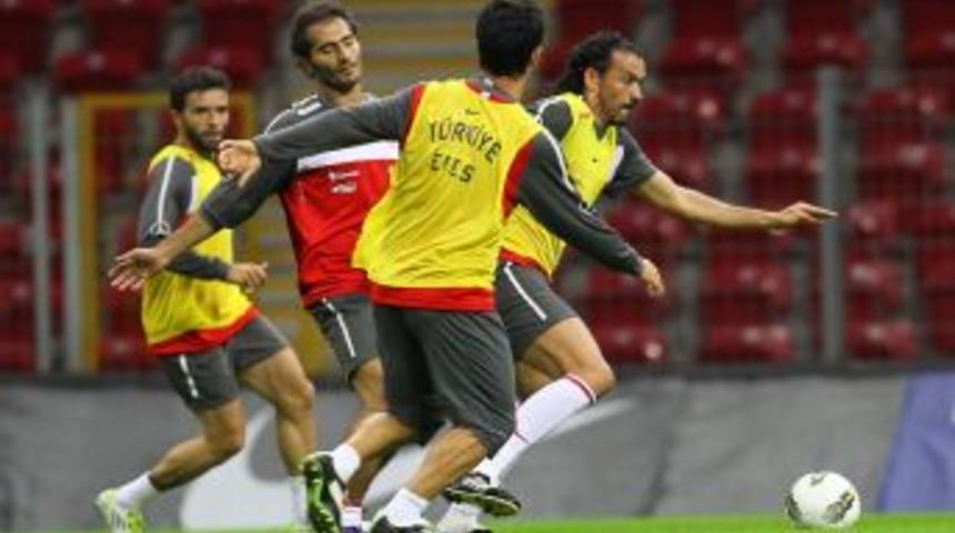 A Milli Futbol Takımı, T&uuml;rk Telekom Arena'da &ccedil;alıştı