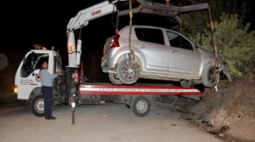 Alkoll&uuml; s&uuml;r&uuml;c&uuml; kazada yaralandı