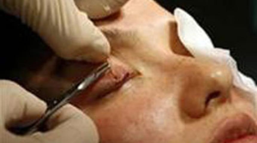 8 hastasını 49 dakikada k&ouml;r etti