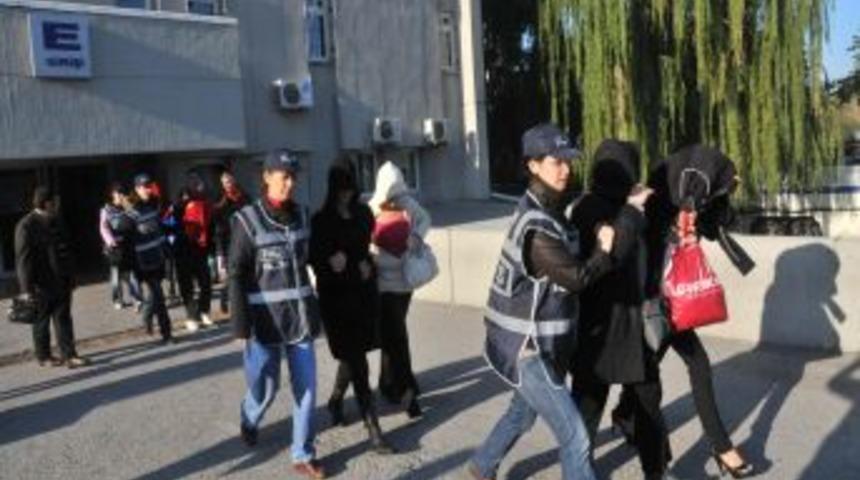 Başkent'te insan tacirlerine darbe: 250 g&ouml;zaltı