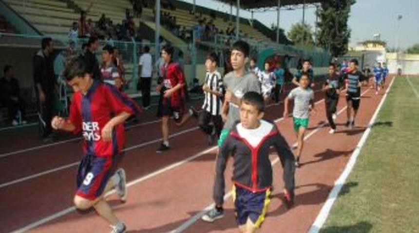 Atletizm yarışmasında bayıldılar