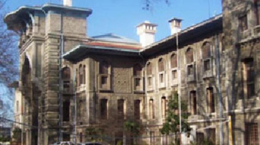 Tartışmalı &ouml;ğrenciyi arkadaşları dışladı