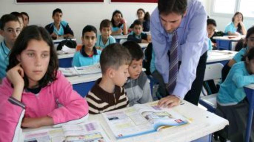 Yıldırımhan depremzede &ouml;ğrencilere kucak a&ccedil;tı