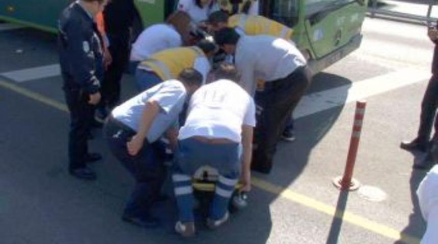 Metrob&uuml;ste &ouml;l&uuml;m kavgaya neden oldu