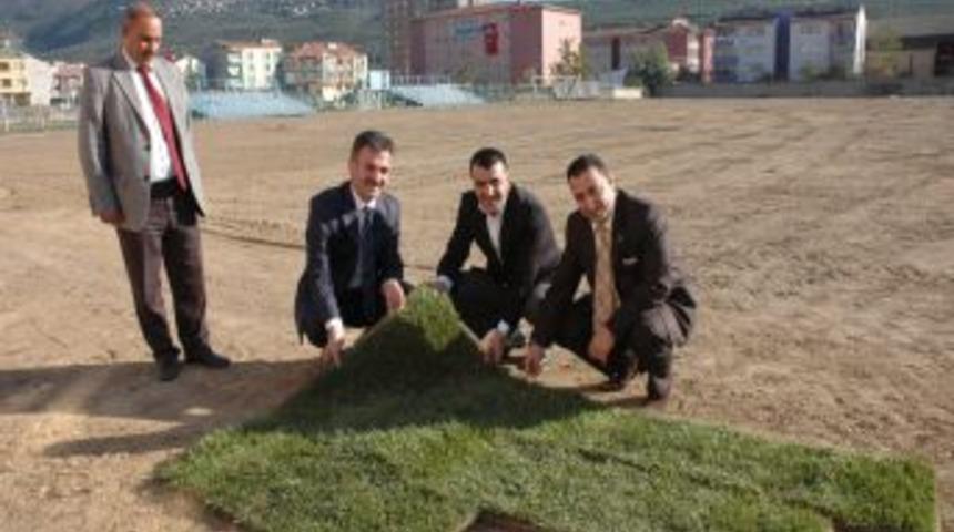 Gemlik Stadı&rsquo;nın zemini d&uuml;zenleniyor