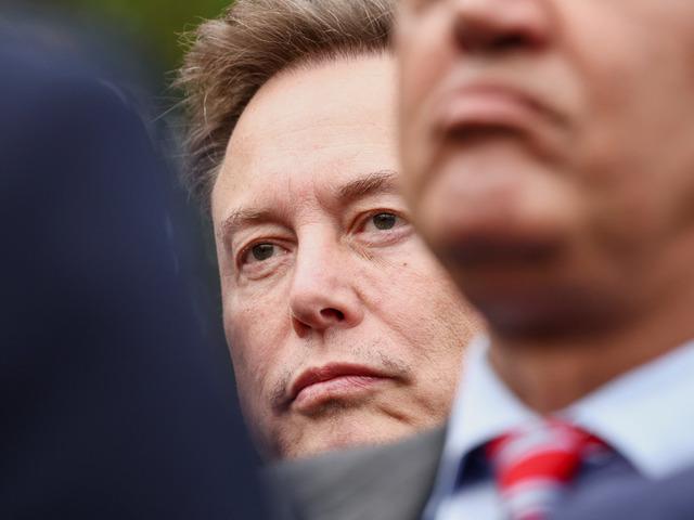 Tesad&uuml;f m&uuml;, şaka mı? Elon Musk&rsquo;tan alan adı s&uuml;rprizi!