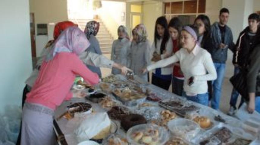 &Ouml;ğrencilerden, Somali ve Van i&ccedil;in yardım kermesi