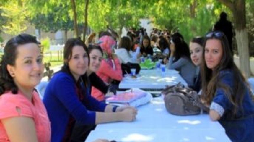 Saruhanlı Meslek Yüksekokulu öğrencilerine 'Hoş Geldin' Etkinliği