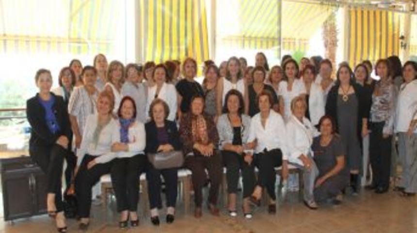 T&uuml;rk &Uuml;niversiteli Kadınlar Derneği yemekte buluştu