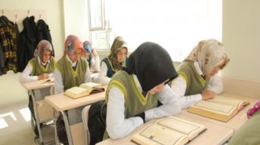 İmam Hatipli bin &ouml;ğrenciden hayatını kaybedenler i&ccedil;in Kur'an hatmi