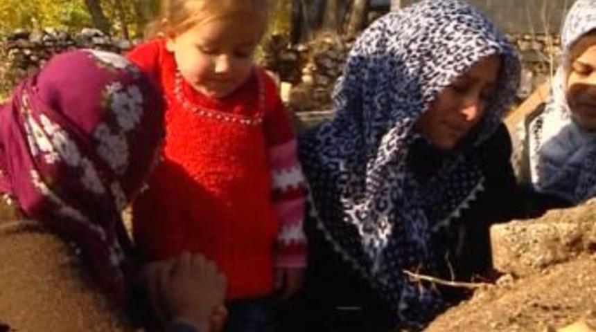 Deprem biter h&uuml;z&uuml;n kalır mezarlarda