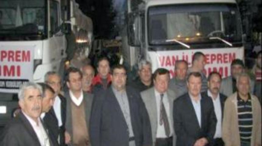 Suluova&rsquo;dan 4 kamyon yardım malzemesi deprem b&ouml;lgesine hareket etti