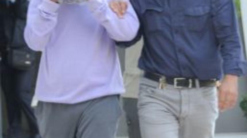 Erkek arkadaşıyla bir olup anneannesini gasp etti