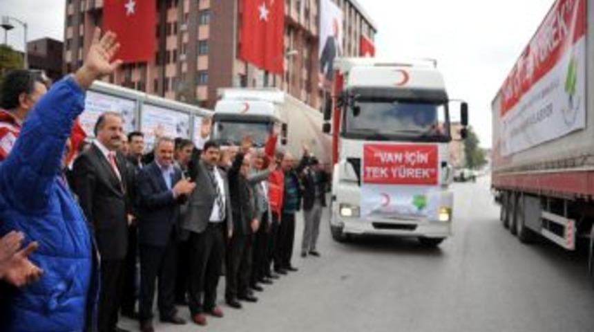 Mamak Belediyesi Van&rsquo;a 4 TIR yardım g&ouml;nderdi