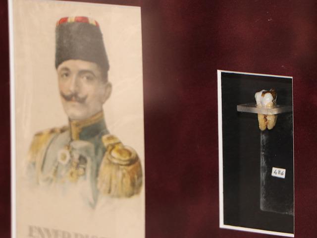Atat&uuml;rk'&uuml;n damak kalıbı &ouml;rneği, Enver Paşa'nın azı dişi...