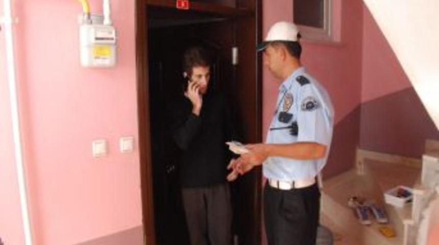 Polislerin bulduğu c&uuml;zdan sahibine teslim edildi