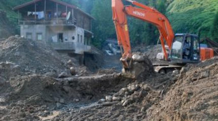 Rize&rsquo;de selzede 24 aileye, 219 bin 160 lira devlet yardımı