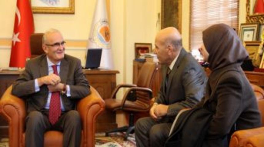 Cezayirli &ouml;ğrencilerden Başkan Yılmaz&rsquo;a ziyaret