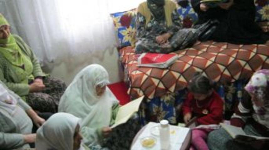 Evindeki yatağını yorganını Van&rsquo;a g&ouml;nderdi