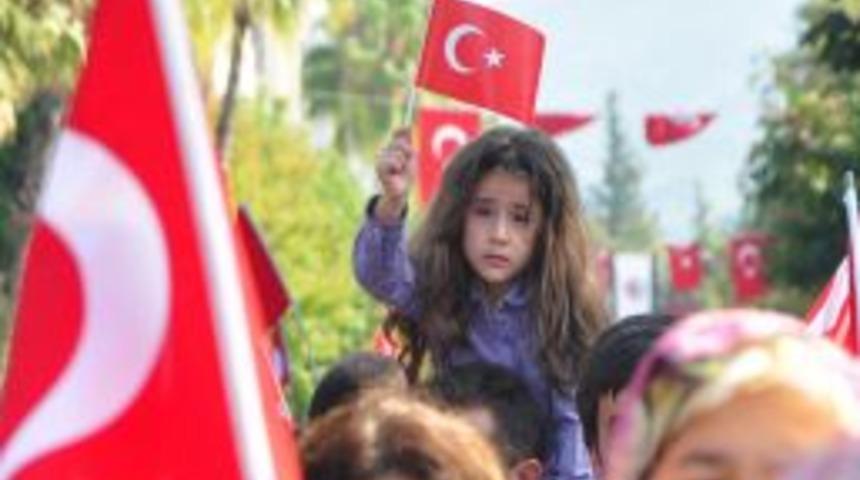 Fethiye&rsquo;de ter&ouml;re lanet ve şehitlere saygı y&uuml;r&uuml;y&uuml;ş&uuml;