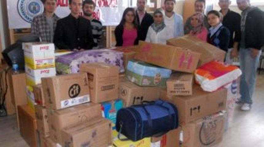 A&Uuml;'l&uuml; &ouml;ğrenciler, Van ile Erzurum arasında yardım k&ouml;pr&uuml;s&uuml; kurdu