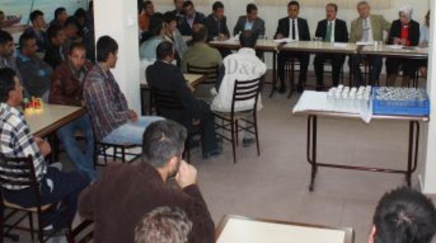 Elmadağ'da park ve bah&ccedil;eler ge&ccedil;ici iş&ccedil;ilere emanet