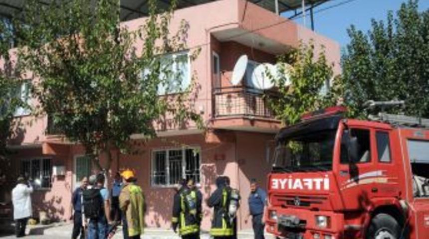 Önce eşini bıçakladı, sonra evi yaktı
