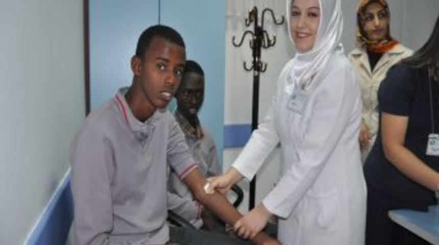 Somalili &ouml;ğrenciler sağlık taramasından ge&ccedil;ti