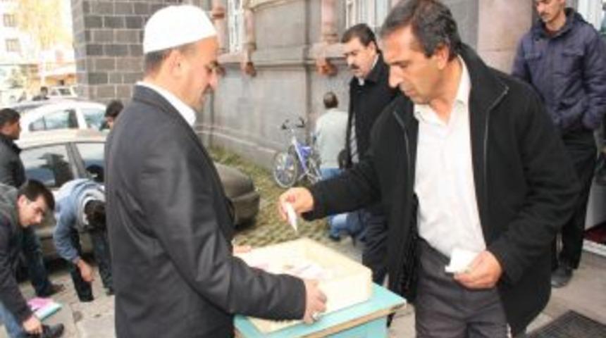 Cuma Namazı &ccedil;ıkışı Van'a yardım