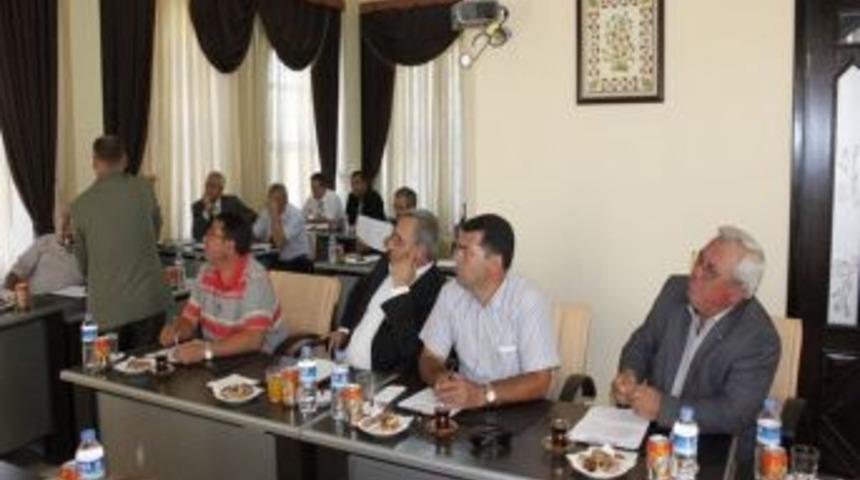 Ezine Belediye Meclisi, caddeden "Kenan Evren" ismini kaldırmadı