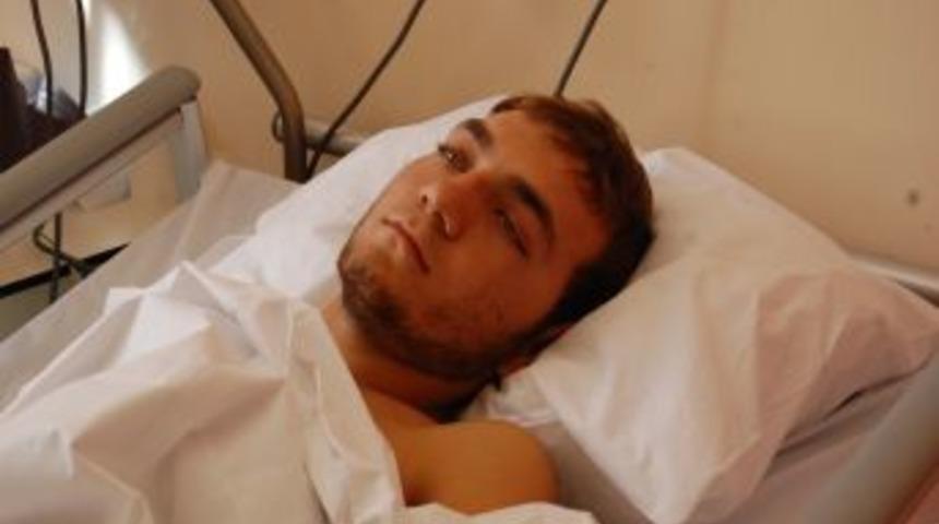 depremzede Ey&uuml;p Erdem ve babası Mustafa Erdem