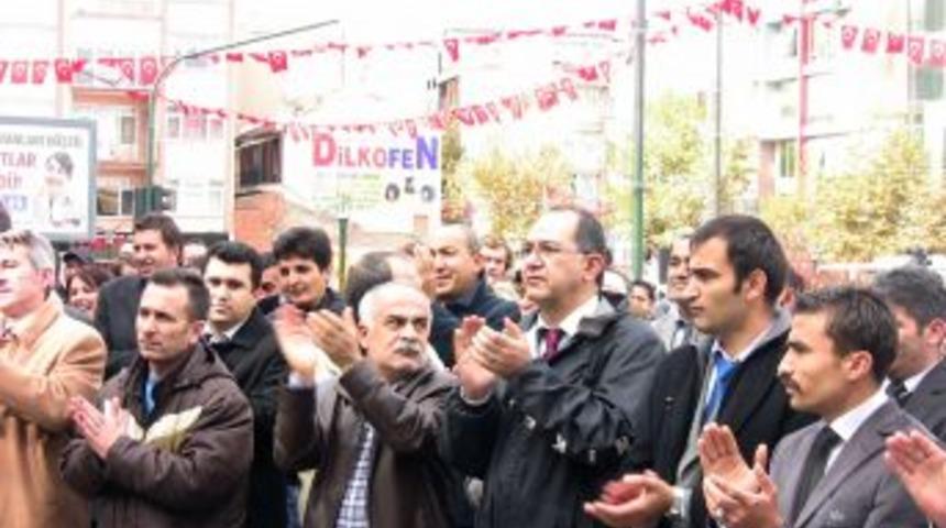 Eğitim sendikaları &ouml;ğretmenlere saldırıyı kınadı