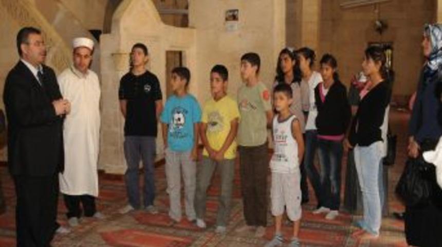Yuva &ccedil;ocukları camileri gezdi