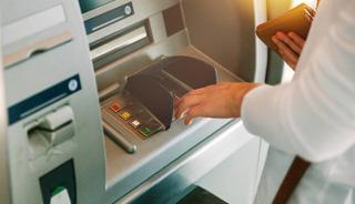 Bankalar tek tek a&ccedil;ıkladı! ATM'den para &ccedil;ekme limitleri belli oldu