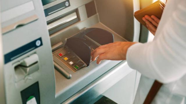 Bankalar tek tek açıkladı! ATM'den para çekme limitleri belli oldu