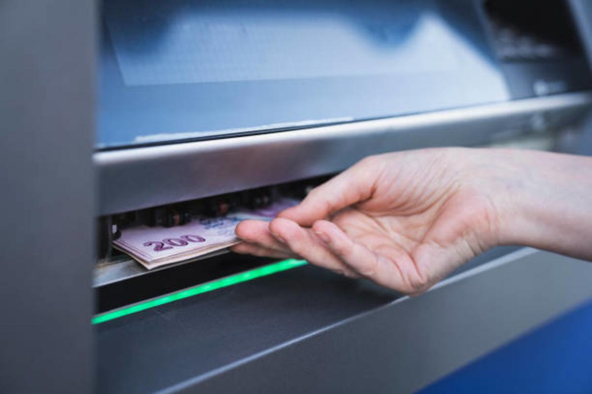 Bankalar tek tek a&ccedil;ıkladı! ATM den para &ccedil;ekme limitleri belli oldu 2
