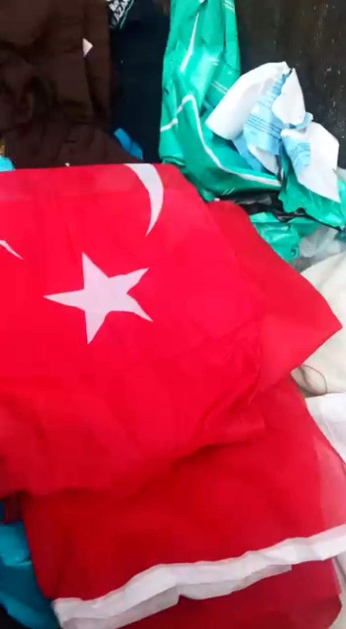 Film değil ger&ccedil;ek: Bayrak provokasyonunun altından &ccedil;ıkan kişi şaşkına &ccedil;evirdi! 2