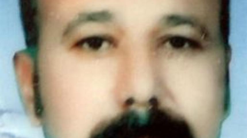 Karısını &ouml;ld&uuml;rd&uuml;, ka&ccedil;arken polisi vurdu