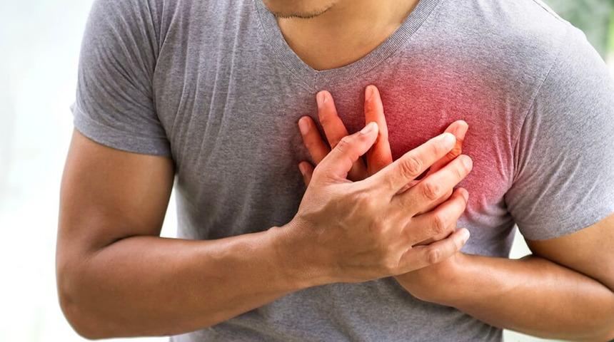 Kardiyolog kalbin alarm verdiğini g&ouml;steren 3 belirtiyi a&ccedil;ıkladı