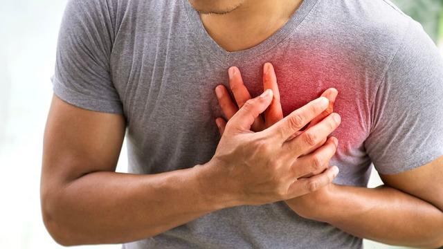Kardiyolog kalbin alarm verdiğini gösteren 3 belirtiyi açıkladı