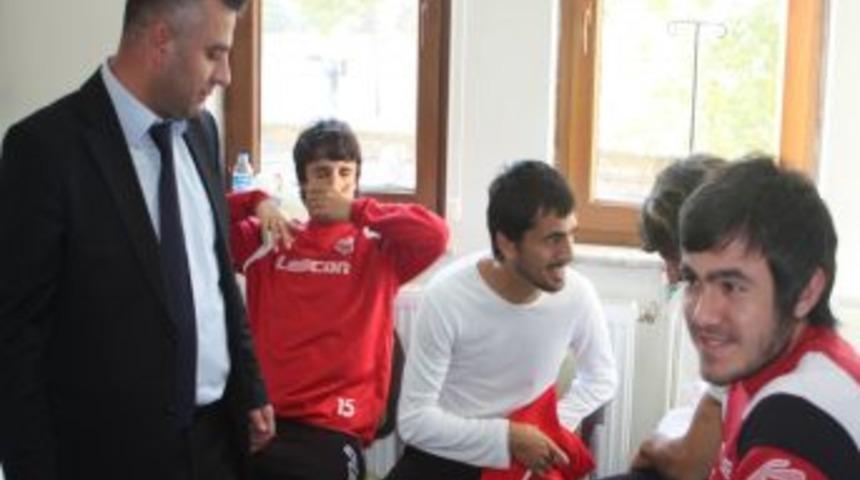 Kastamonuspor'un 26 futbolcusu yedikleri yemekten zehirlendi